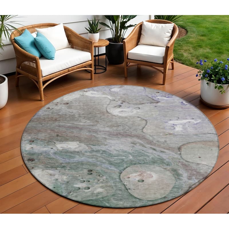 HomeRoots Abstract Transitional Rectangle Outdoor Rug - 8' Round