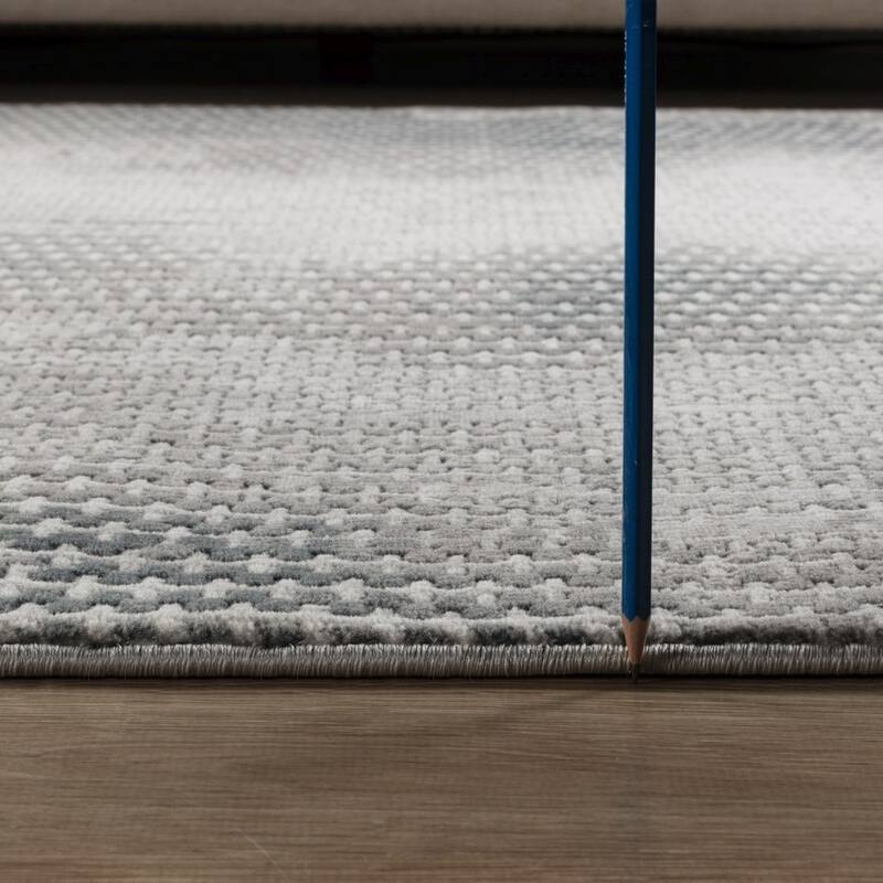 Gray 2 ft. 7 in. x 9 ft. 10 in.Luxury Area Rug, 0.43 Pile Height – Sophisticated Warmth for Any Room - 6' x 7'