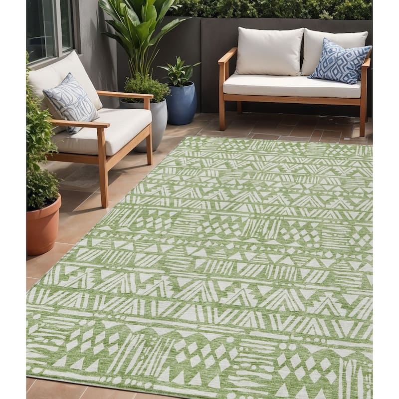 HomeRoots Southwestern Transitional Rectangle Outdoor Rug - 5' X 8'