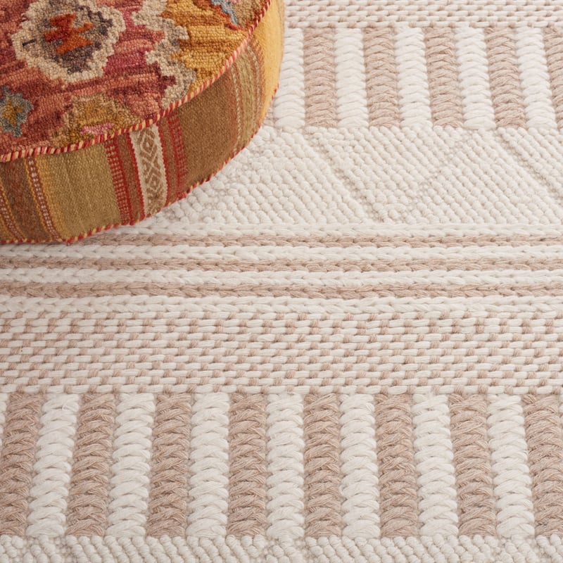 SAFAVIEH Handmade Natura Josyane Rustic Boho Fringe Wool Rug
