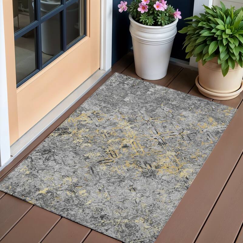 HomeRoots Geometric Transitional Rectangle Outdoor Rug - 3' x 5'