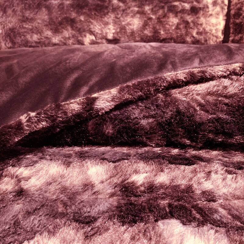 Wonderful Velvet 3 Piece Quilt Set