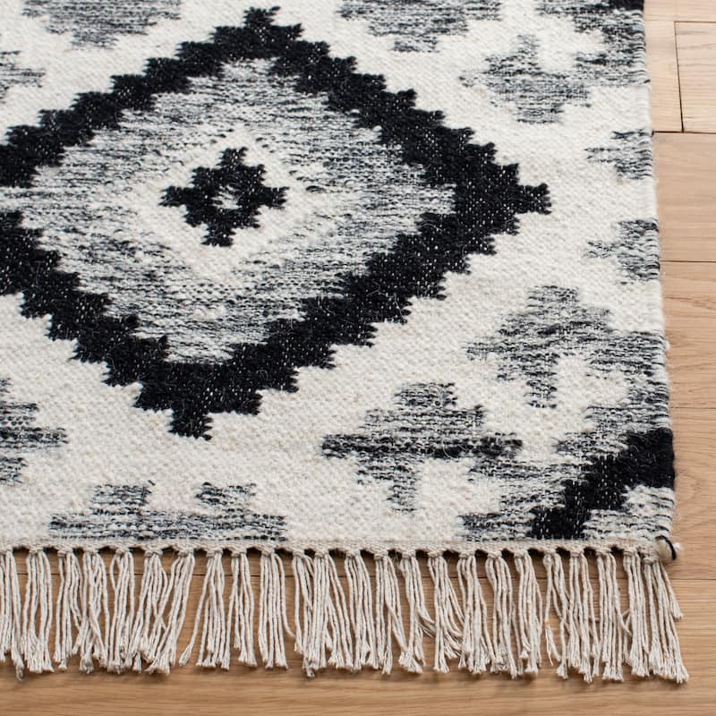 SAFAVIEH Handmade Kilim Luzi Moroccan Boho Wool Fringe Rug