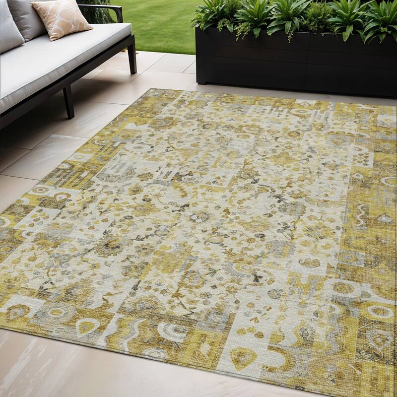 HomeRoots Patchwork Traditional Rectangle Outdoor Rug - 5' X 8'