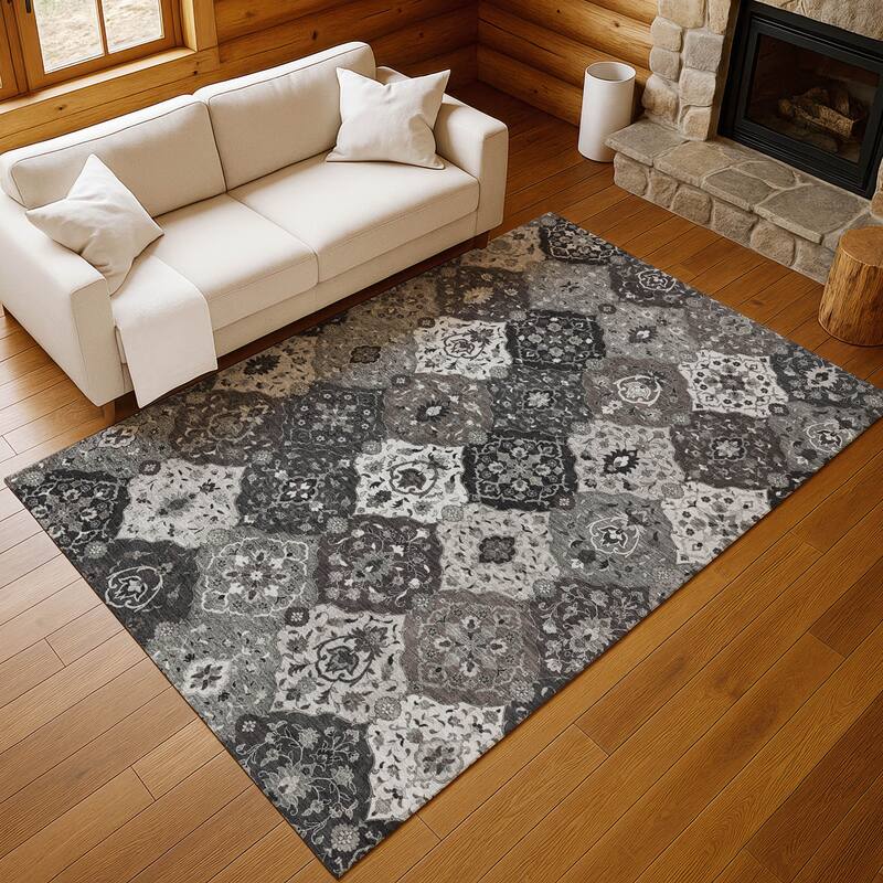 Machine Washable Indoor/ Outdoor Traditional Panel Chantille Rug