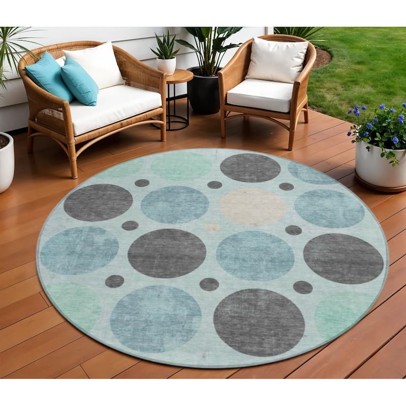 HomeRoots Geometric Transitional Rectangle Outdoor Rug - 8' Round