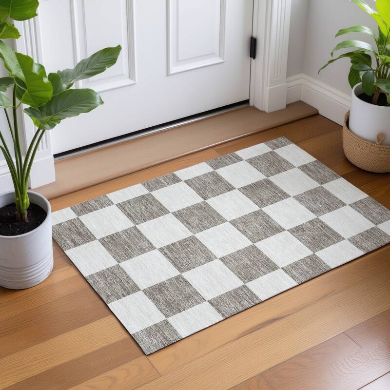 Machine Washable Indoor/ Outdoor Modern Checker Chantille Rug