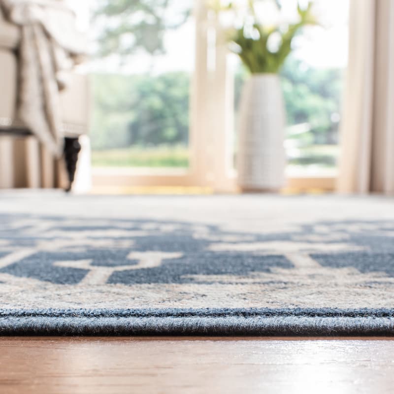 SAFAVIEH Vintage Naomi Oriental Viscose Rug