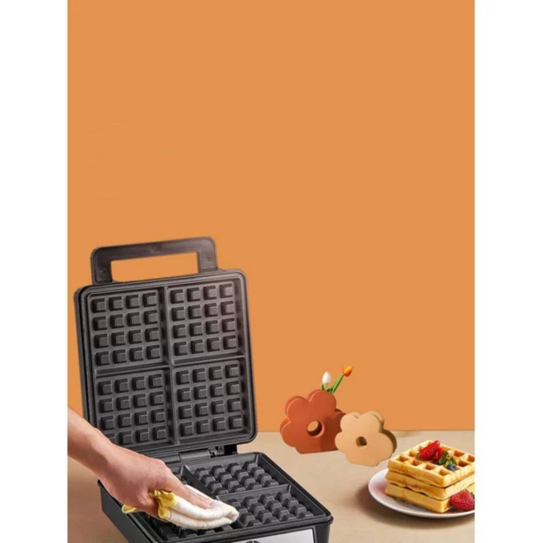 Belgian Waffle Maker with NonStick Surfaces, 1200W , Black/Silver On