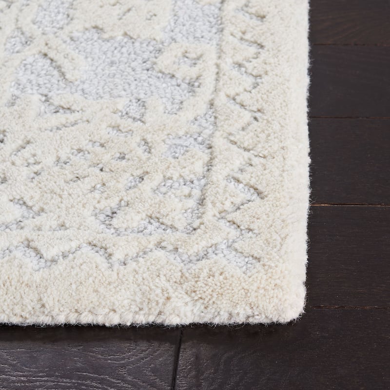 SAFAVIEH Handmade Micro-Loop Gerhild Medallion Wool Rug - 4' x 6' - Ivory/Grey