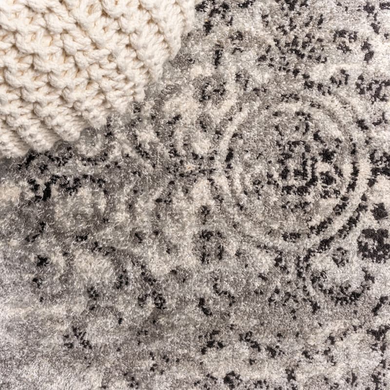 JONATHAN Y Brooklyn Filigree Medallion Area Rug