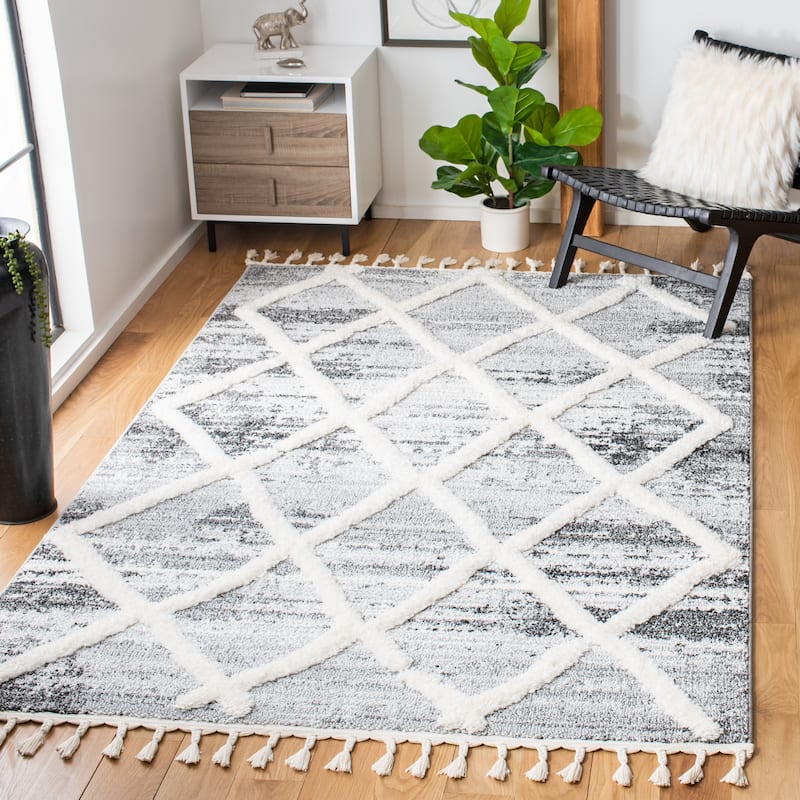 SAFAVIEH Moroccan Tassel Shag Facunda 2-inch Thick Rug - 4' x 6' - Grey/Ivory