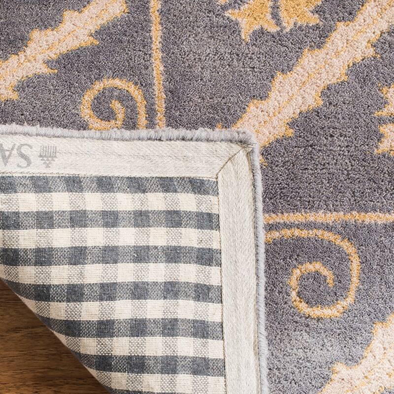 SAFAVIEH Handmade Bella Berit Modern Floral Wool Rug