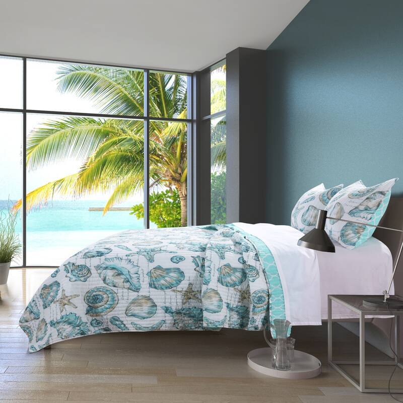 Barefoot Bungalow Cruz Oversized Coastal Quilt and Pillow Sham Set