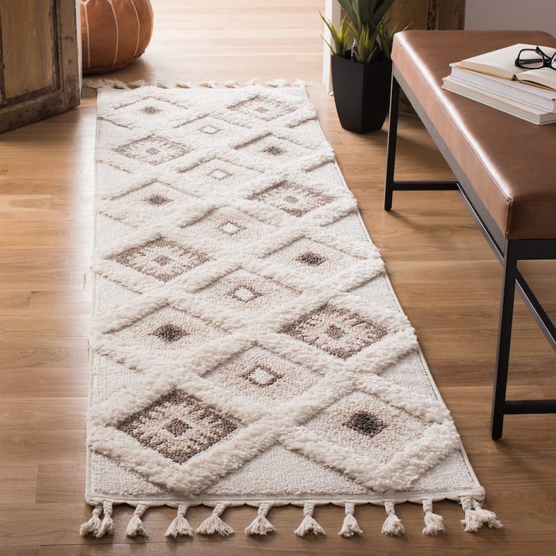 SAFAVIEH Moroccan Tassel Shag Zheljazka 2-inch Thick Rug - 2'3" x 6' Runner - Ivory/Brown