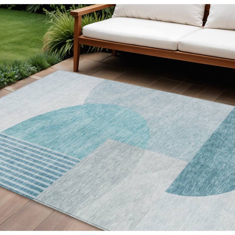 HomeRoots Geometric Transitional Rectangle Outdoor Rug - 9' X 12'