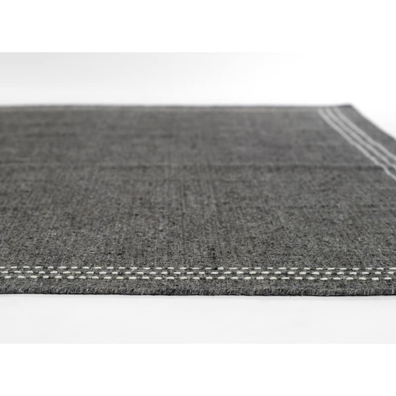 Momeni Oliver Solid Wool and Polyester Hand Loomed Area Rug