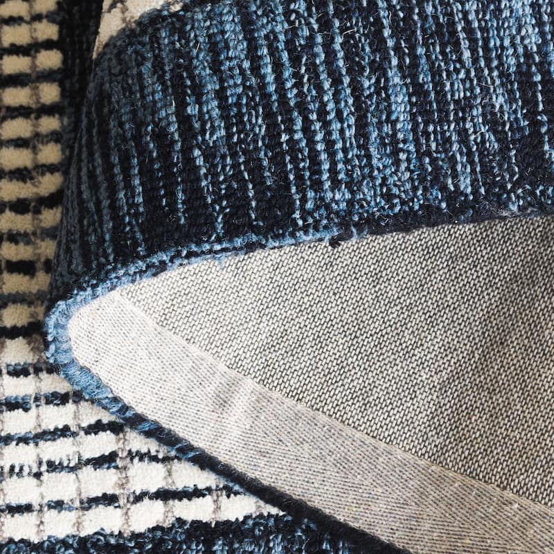 SAFAVIEH Handmade Pine Slaviya Modern Wool Rug