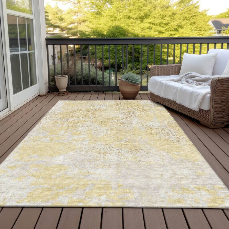 Machine Washable Indoor/ Outdoor Chantille Distressed Traditional Rug - Gold - 5' x 7'6"