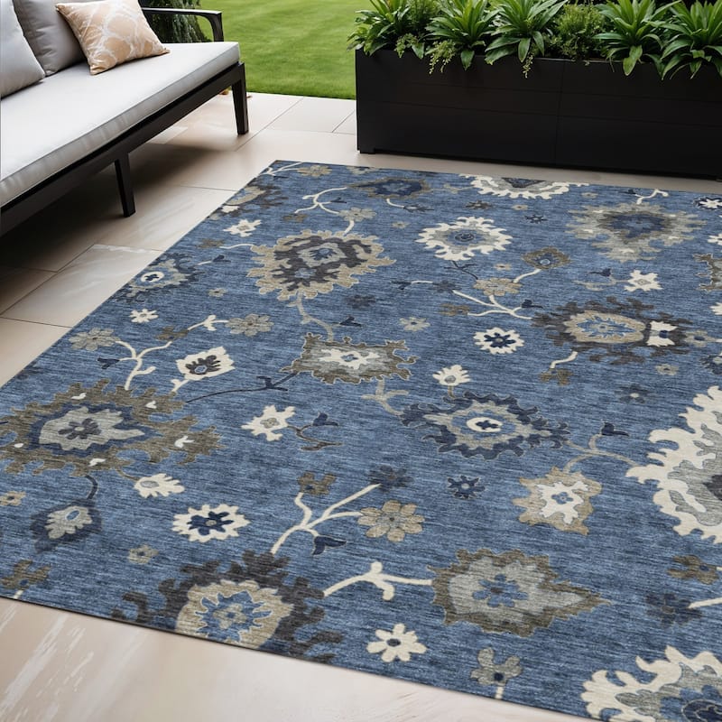 HomeRoots Floral Traditional Rectangle Outdoor Rug - 5' X 8'