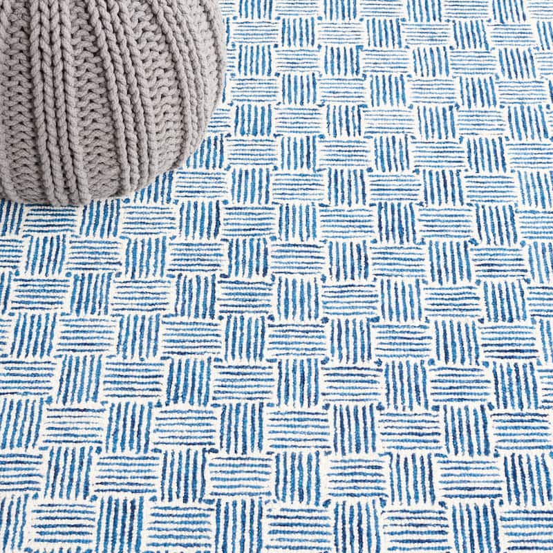 SAFAVIEH Handmade Micro-Loop Courteney Transitional Wool Rug