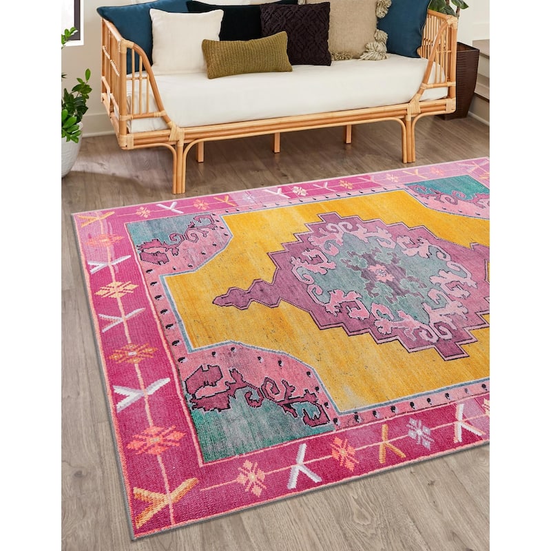 Traditional Rine Collection Area Rug