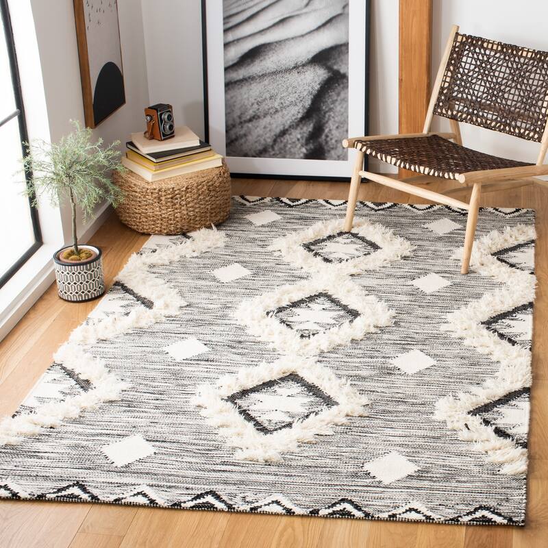 SAFAVIEH Handmade Kenya Sascho Moroccan Diamond Wool Rug - 5' x 8' - Black/Ivory