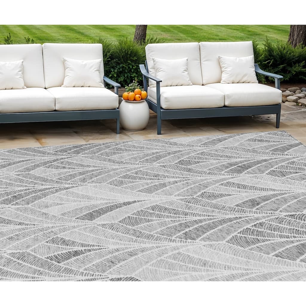 HomeRoots Geometric Transitional Rectangle Outdoor Rug