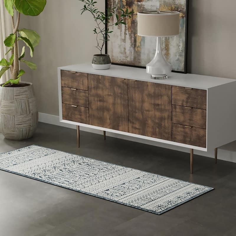Southwestern/Lodge Richye Collection Area Rug