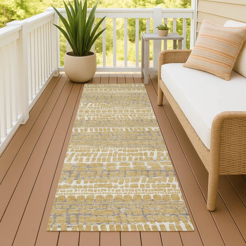 Machine Washable Indoor/ Outdoor Modern Winfield Chantille Rug - Gold - 2'3" x 7'6"
