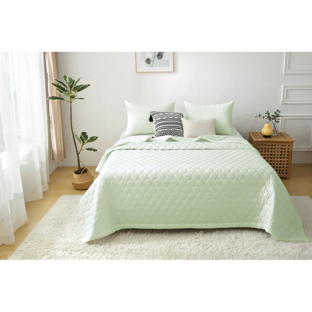 Better Style Home Microfiber Honeycomb Quilt Sets