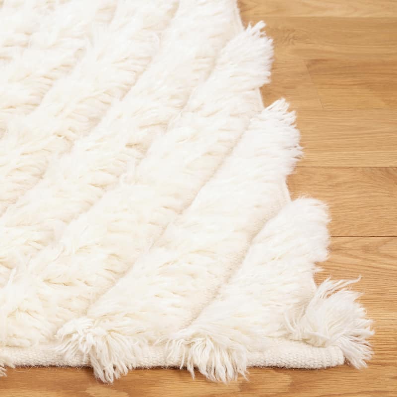 SAFAVIEH Handmade Casablanca Ninell Shag Wool Rug