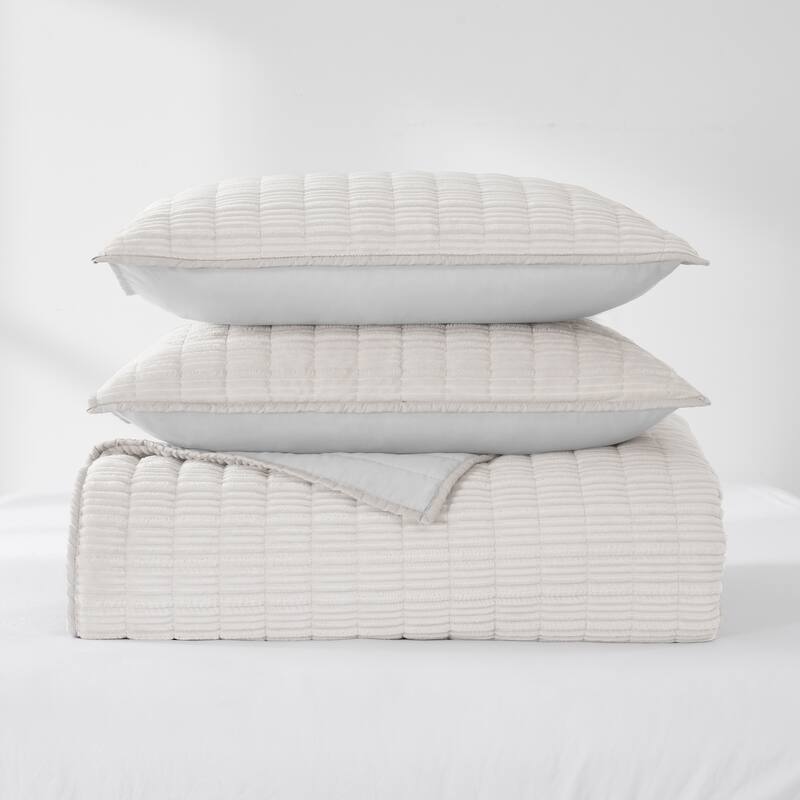Wonderful Velvet 3 Piece Quilt Set