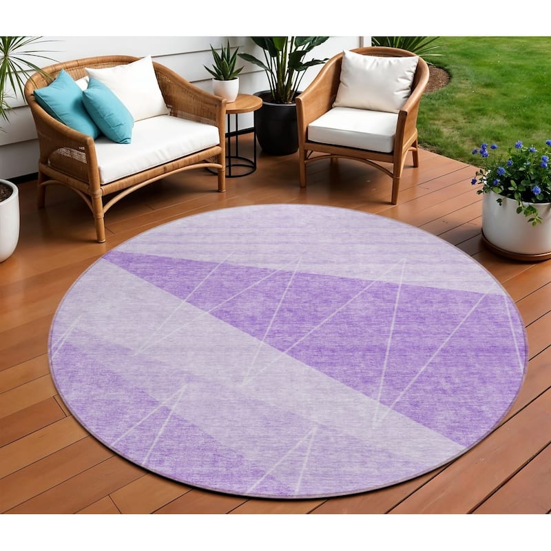 HomeRoots Geometric Transitional Rectangle Outdoor Rug - 8' Round