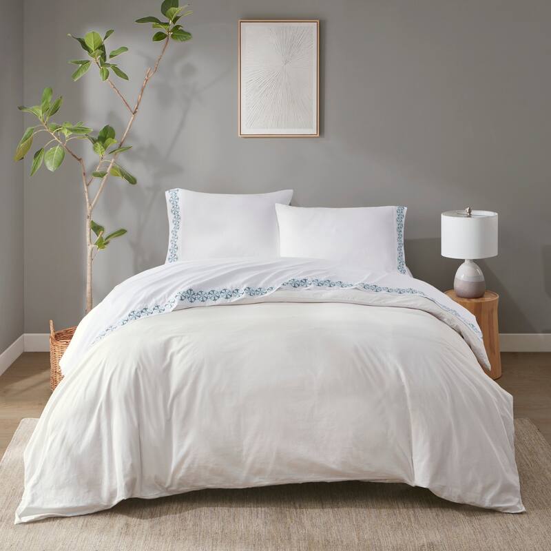 Madison Park Embroidered Microfiber 4 PC Sheet Set - King - Teal Medallion
