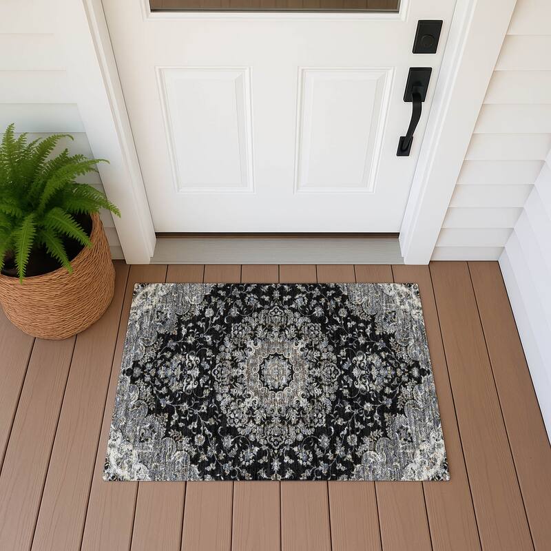 Machine Washable Indoor/ Outdoor Traditional Niko Chantille Rug - Black - 1'8" x 2'6"