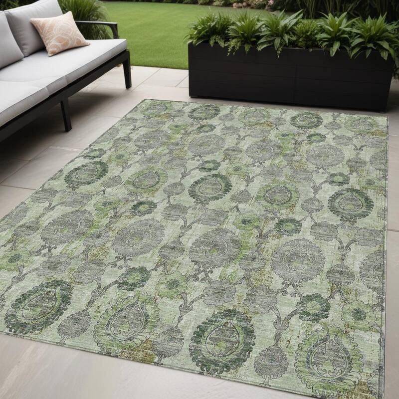 HomeRoots Damask Transitional Rectangle Outdoor Rug - 5' X 8'