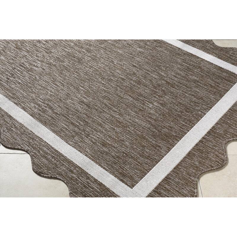 Livabliss Miami Beach Traditional Indoor / Outdoor Area Rug
