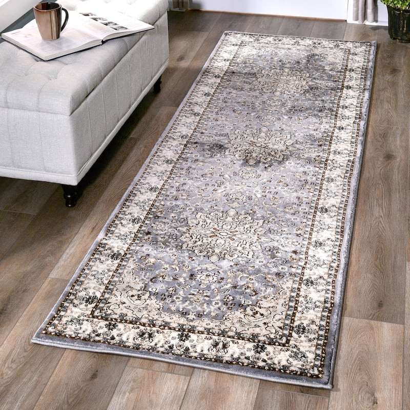 Vaso Collection Traditional Polypropylene Area Rug