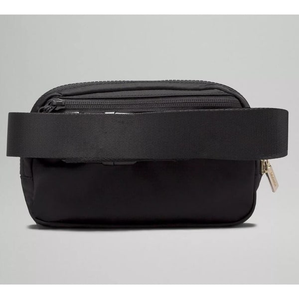 lululemon black on black belt bag Everywhere Bag, (LU9B78S) : Sports & Outdoors Bag dimensions Lululemon Everywhere Black Belt Bag