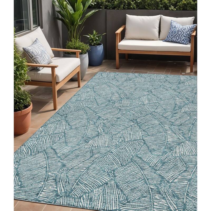 HomeRoots Floral Transitional Rectangle Outdoor Rug - 5' X 8'