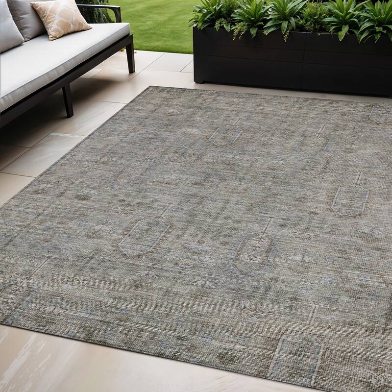 HomeRoots Southwestern Transitional Rectangle Outdoor Rug - 5' X 8'