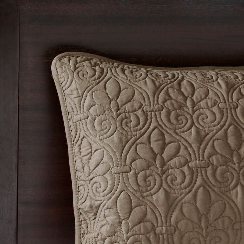 Madison Park Mansfield Reversible Oversized 3-piece Solid Texture Bedspread Quilt Set with Matching Shams