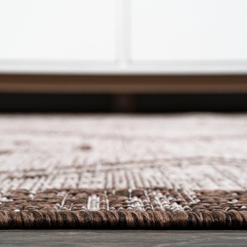 JONATHAN Y Carwa Diamond Tribal Medallion Indoor/Outdoor Area Rug