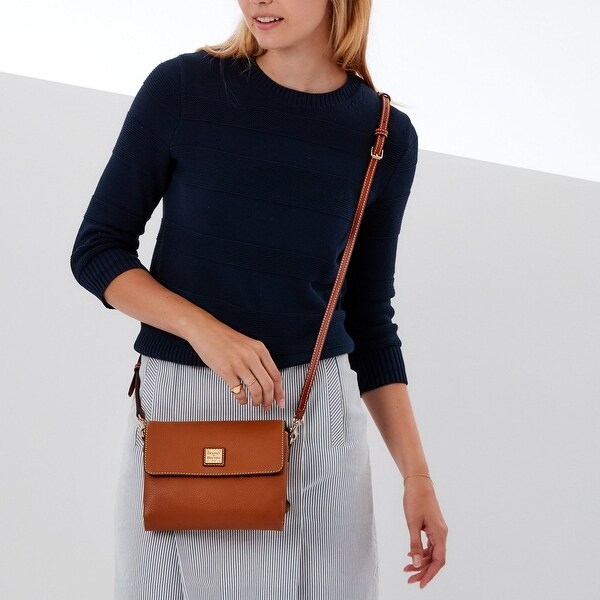 dooney & bourke pebble grain hunter crossbody