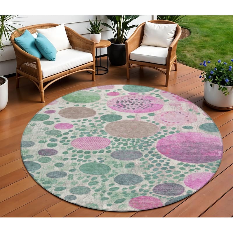 HomeRoots Geometric Transitional Rectangle Outdoor Rug - 8' Round
