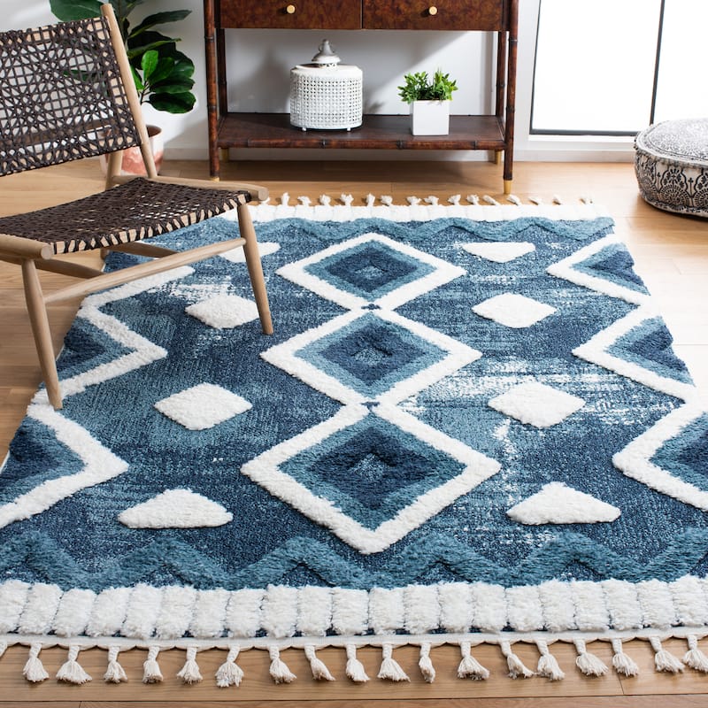 SAFAVIEH Moroccan Tassel Shag Veta 2-inch Thick Rug - 4' x 6' - Blue/Ivory