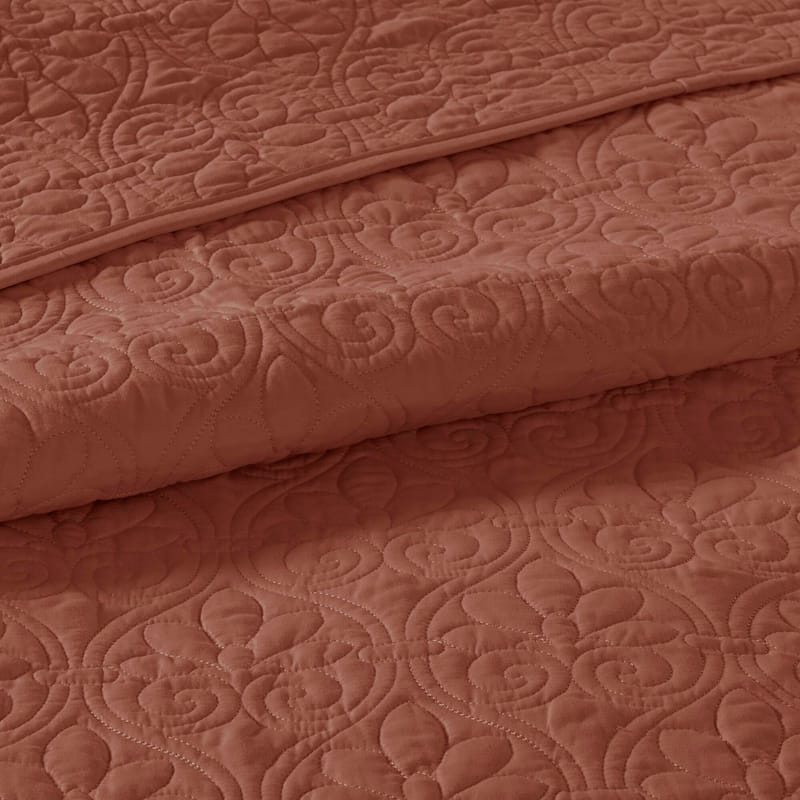Madison Park Mansfield Reversible Oversized 3-piece Solid Texture Bedspread Quilt Set with Matching Shams