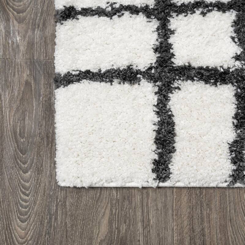 JONATHAN Y Cami Geometric Grid Shag Area Rug