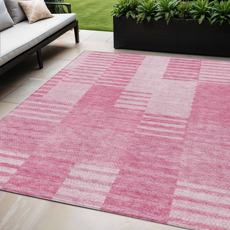 HomeRoots Striped Transitional Rectangle Outdoor Rug - 5' X 8'